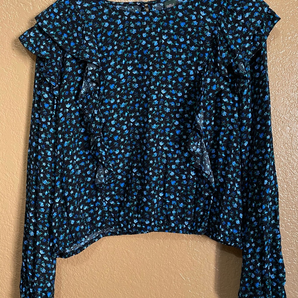 Longsleeve, dressy shirt.